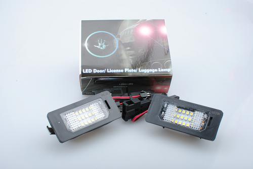 Fotografia produktu M-TECH CLP014 lampka oświetlenia tablicy rejestracyjnej LD-ADP Audi Q5 Audi A4 2szt