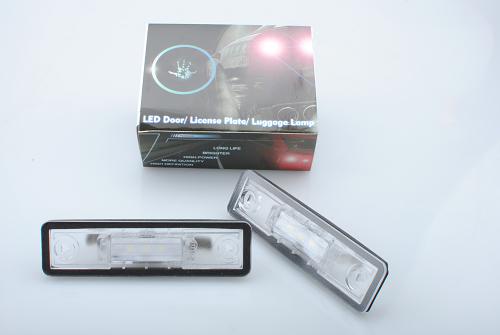 Fotografia produktu M-TECH CLP018 lampka oświetlenia tablicy rejestracyjnej LP-Opel Astra Vectra Tigra Omega A B
